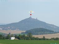 Hrad Hazmburk (vue après Stradonice) &mdash; ⑴ Hrad Hazmburk