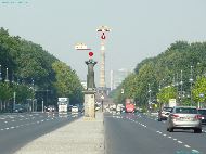 Berlin - Vue de Unter den Linden (depuis Brandenburger Tor) &mdash; ⑴ Der Rufer &mdash; ⑵ Siegessäule