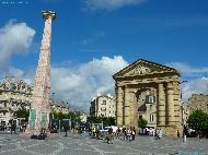Bordeaux - Colonne de la Vigne et du Vin - Porte d'Aquitaine