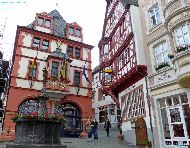 Bernkastel-Kues - Markt - Michaelsbrunnen