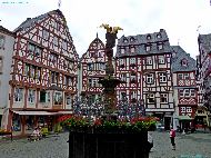 Bernkastel-Kues - Markt - Michaelsbrunnen