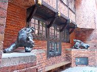 Bremen - Böttcherstraße - Hoetger - Silberlöwe, den Tag tragend - der Panther, die Nacht tragend