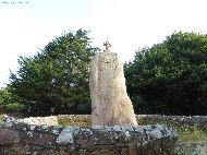 Pleumeur-Bodou - Menhir de Saint-Uzec