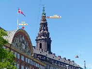 København (Copenhague) - Slotsholmsgade 1 &mdash; ⑴ Finansministeriet &mdash; ⑵ Christiansborg Tårnet