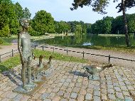 Malmö - Slottsparken - Pojke med gäss